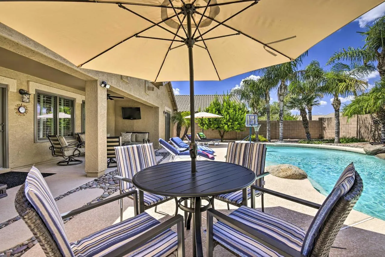 Mesa Oasis Desert Getaway Pool, Hot Tub, Patio!