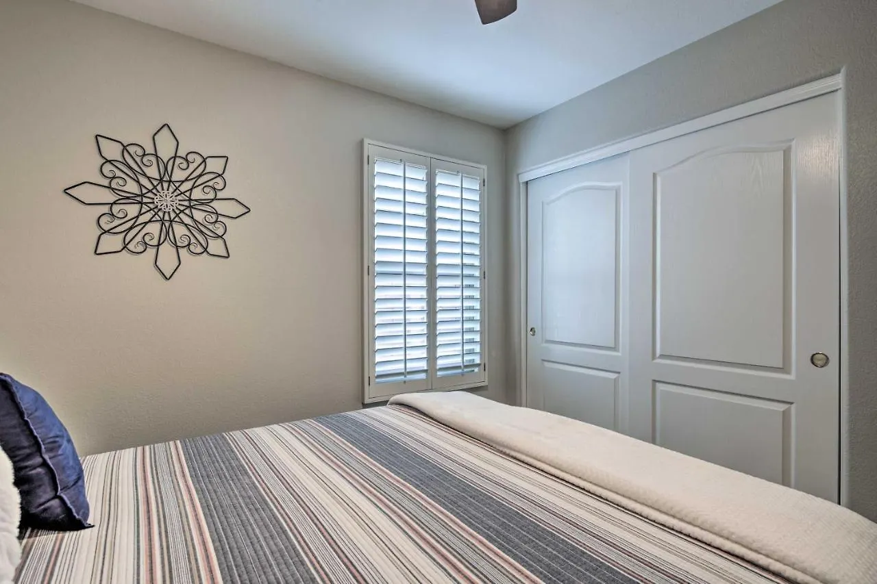 Mesa Oasis Desert Getaway Pool, Hot Tub, Patio! Holiday home