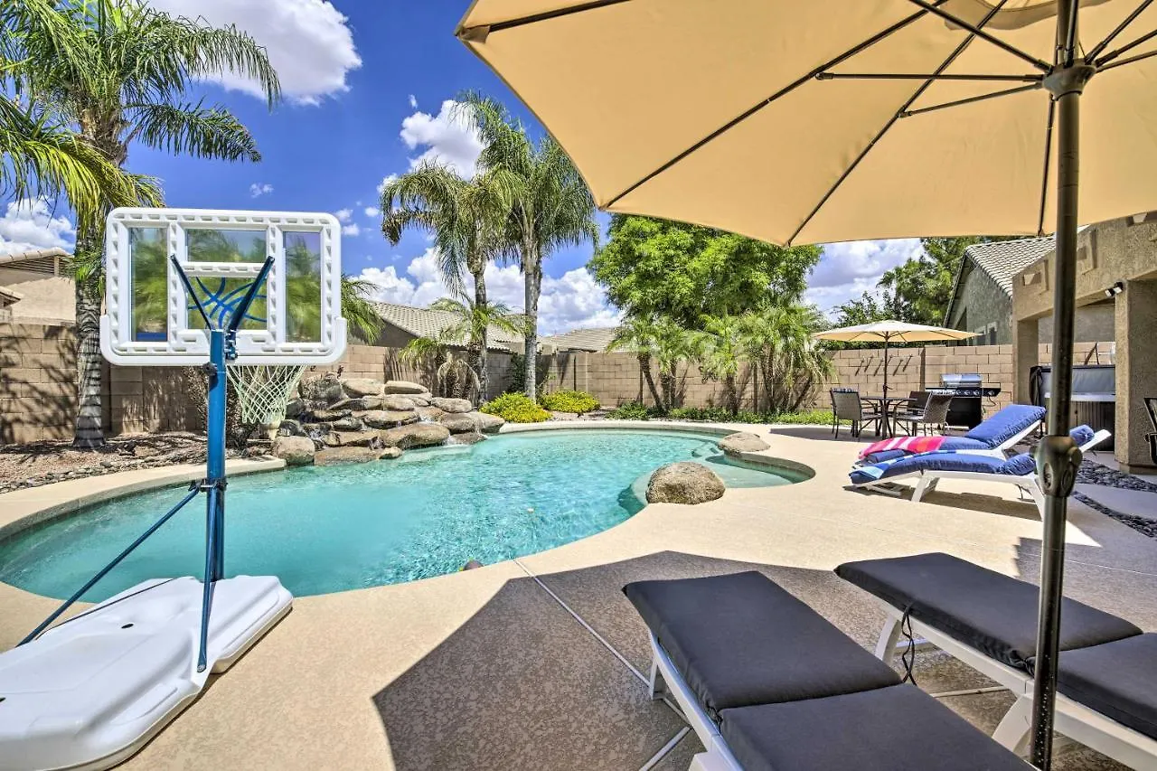 Mesa Oasis Desert Getaway Pool, Hot Tub, Patio!